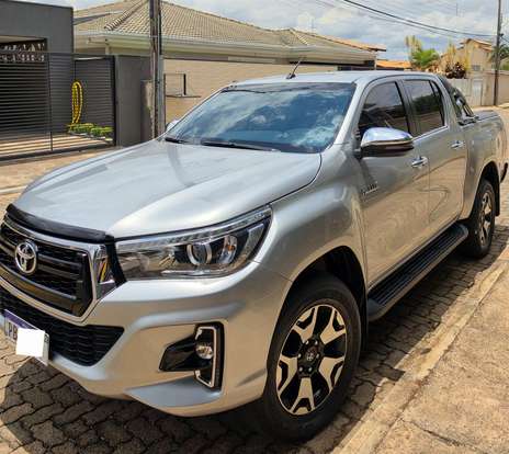 TOYOTA-HILUX-2019