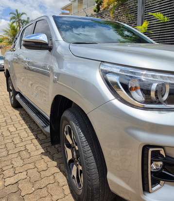 TOYOTA-HILUX-2019