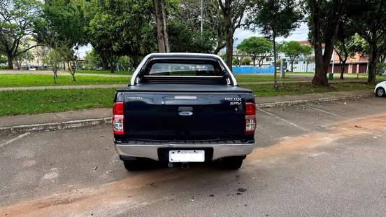 TOYOTA-HILUX-2011