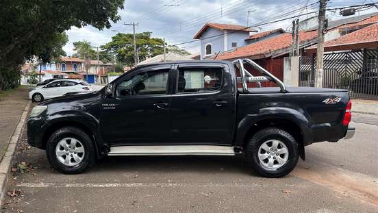 TOYOTA-HILUX-2011