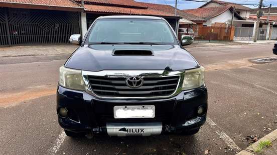 TOYOTA-HILUX-2011