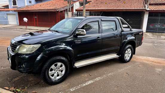 TOYOTA-HILUX-2011