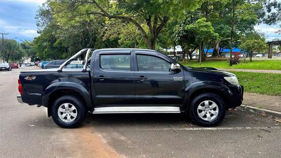 TOYOTA-HILUX-2011