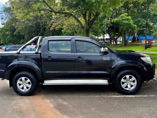 TOYOTA-HILUX-3.0 SRV 4X4 CD 16V TURBO INTERCOOLER DIESEL 4P AUTOMÁTICO TOYOTA-HILUX-2011