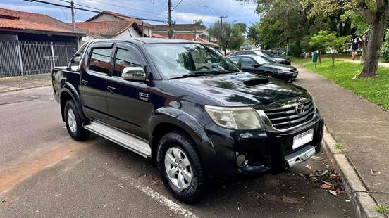 TOYOTA-HILUX-2011