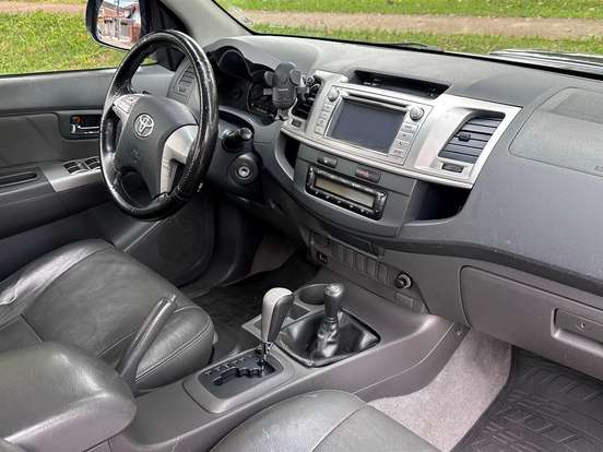 TOYOTA-HILUX-3.0 SRV 4X4 CD 16V TURBO INTERCOOLER DIESEL 4P AUTOMÁTICO TOYOTA-HILUX-2011