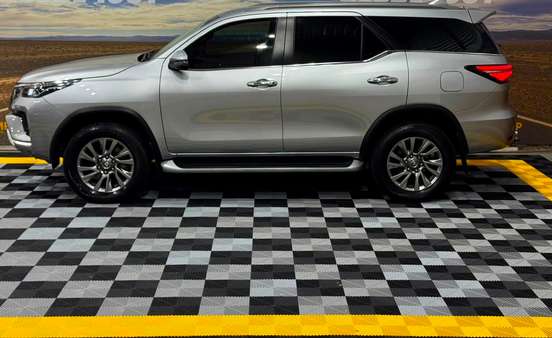 TOYOTA-HILUX SW4-2022