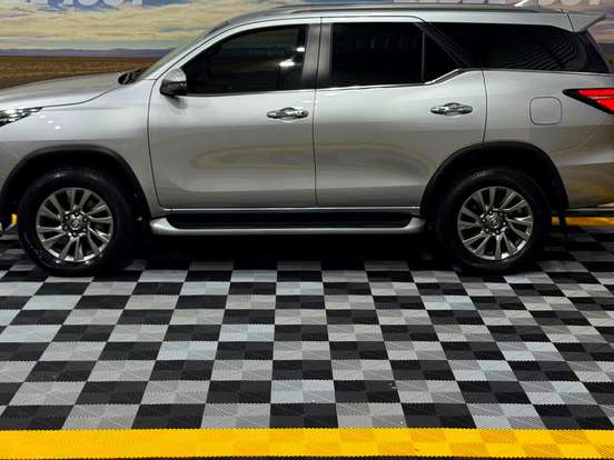 TOYOTA-HILUX SW4-2.8 D-4D TURBO DIESEL SRX 4X4 AUTOMÁTICO TOYOTA-HILUX SW4-2022