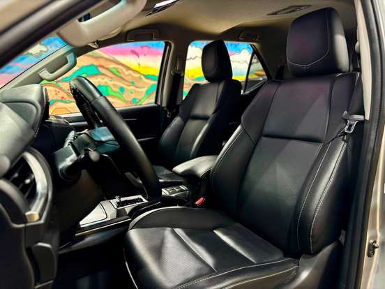 TOYOTA-HILUX SW4-2022