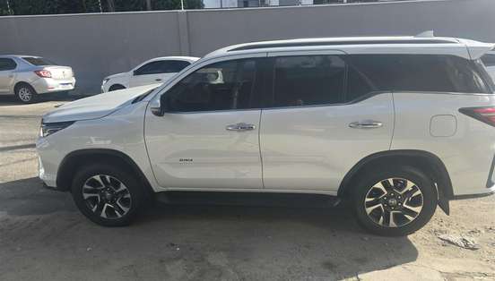 TOYOTA-HILUX SW4-2024