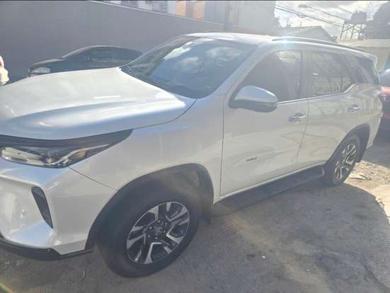 TOYOTA-HILUX SW4-2024