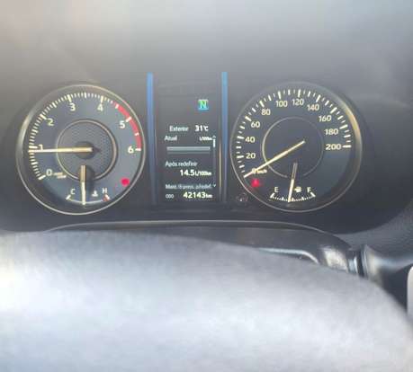 TOYOTA-HILUX SW4-2024
