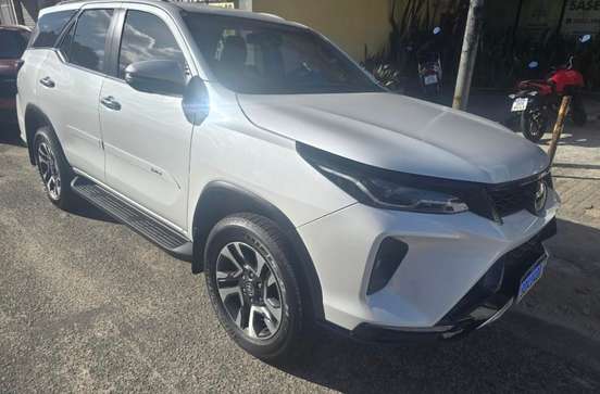 TOYOTA-HILUX SW4-2024