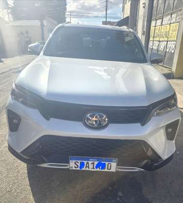TOYOTA-HILUX SW4-2024
