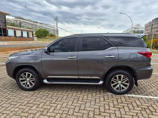 TOYOTA-HILUX SW4-2019