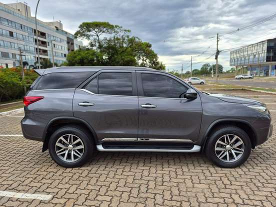 TOYOTA-HILUX SW4-2019