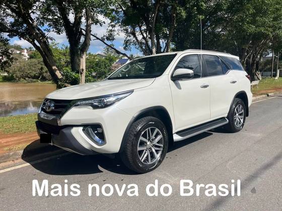 TOYOTA HILUX SW4 2.8 SRX 4X4 7 LUGARES 16V TURBO INTERCOOLER DIESEL 4P AUTOMÁTICO