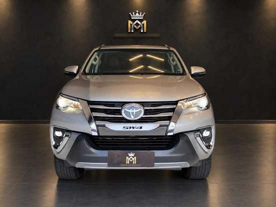 TOYOTA-HILUX SW4-2.8 SRX 4X4 7 LUGARES 16V TURBO INTERCOOLER DIESEL 4P AUTOMÁTICO TOYOTA-HILUX SW4-2020