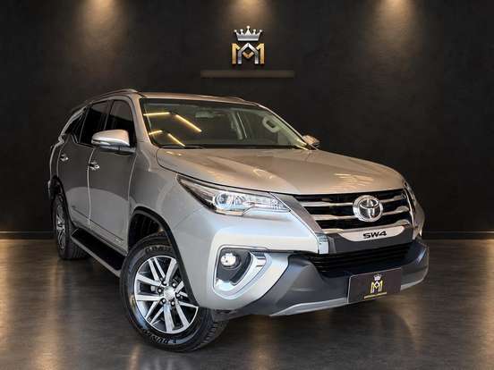 TOYOTA-HILUX SW4-2.8 SRX 4X4 7 LUGARES 16V TURBO INTERCOOLER DIESEL 4P AUTOMÁTICO TOYOTA-HILUX SW4-2020