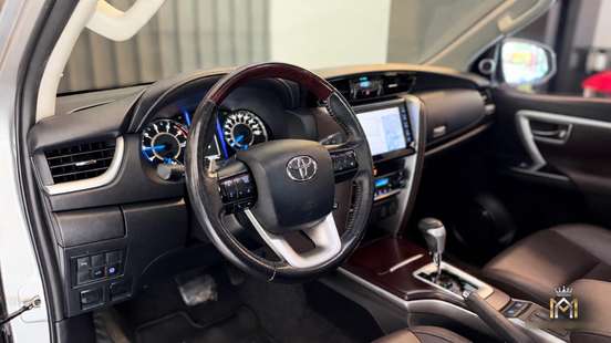 TOYOTA-HILUX SW4-2020