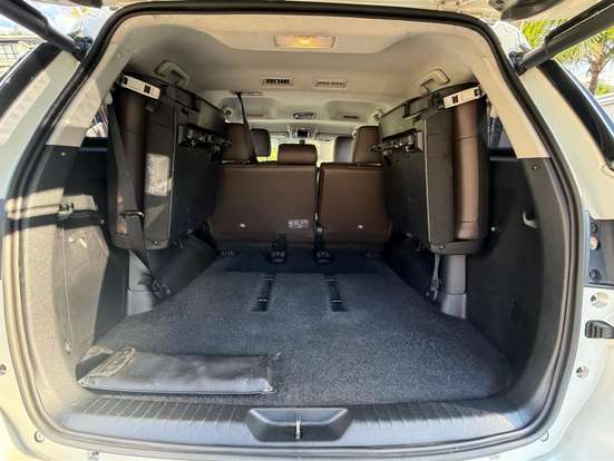 TOYOTA-HILUX SW4-2.8 SRX 4X4 7 LUGARES 16V TURBO INTERCOOLER DIESEL 4P AUTOMÁTICO TOYOTA-HILUX SW4-2019