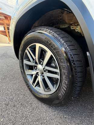 TOYOTA-HILUX SW4-2.8 SRX 4X4 7 LUGARES 16V TURBO INTERCOOLER DIESEL 4P AUTOMÁTICO TOYOTA-HILUX SW4-2019