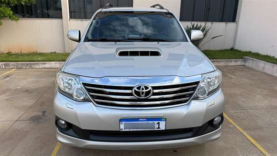 TOYOTA-HILUX SW4-2013