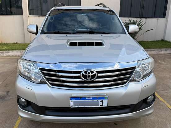 TOYOTA-HILUX SW4-3.0 SR 4X4 16V TURBO INTERCOOLER DIESEL 4P AUTOMÁTICO TOYOTA-HILUX SW4-2013