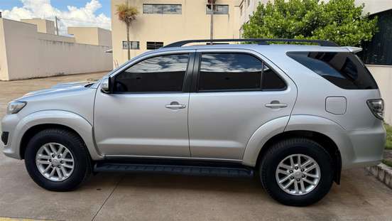 TOYOTA-HILUX SW4-2013