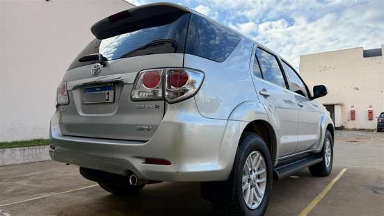 TOYOTA-HILUX SW4-2013