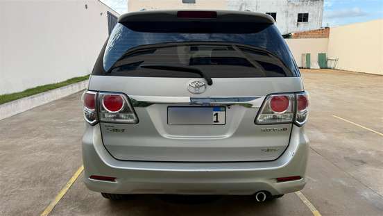 TOYOTA-HILUX SW4-2013