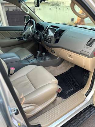 TOYOTA-HILUX SW4-2013
