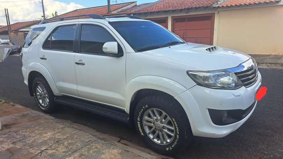 TOYOTA-HILUX SW4-2014