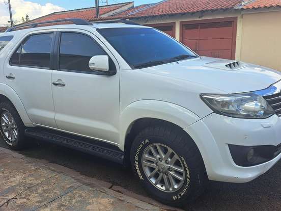 TOYOTA-HILUX SW4-3.0 SRV 4X4 16V TURBO INTERCOOLER DIESEL 4P AUTOMÁTICO TOYOTA-HILUX SW4-2014
