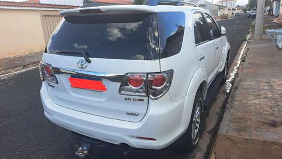 TOYOTA-HILUX SW4-2014