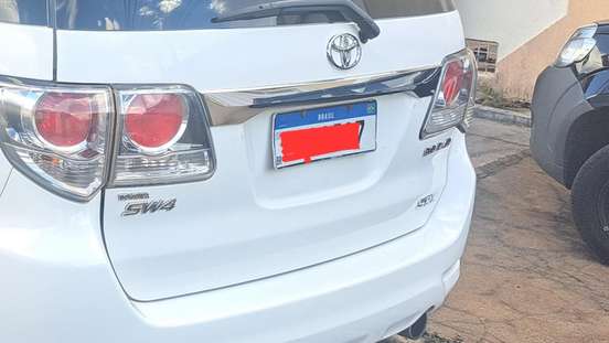 TOYOTA-HILUX SW4-2014