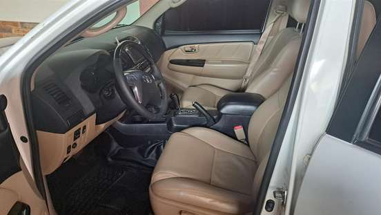 TOYOTA-HILUX SW4-2014