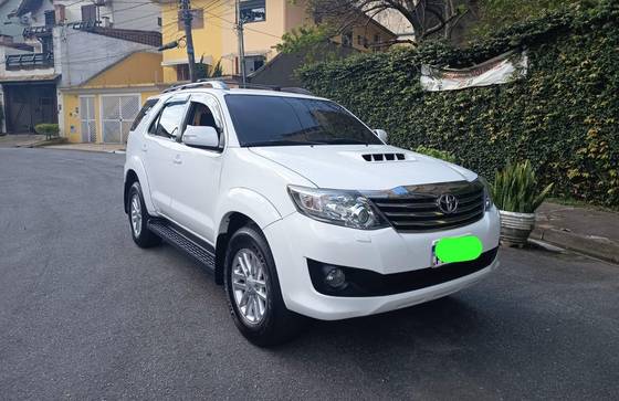 TOYOTA HILUX SW4 3.0 SRV 4X4 7 LUGARES 16V TURBO INTERCOOLER DIESEL 4P AUTOMÁTICO