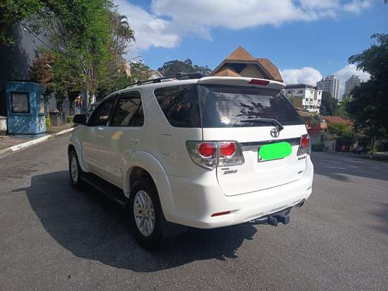 TOYOTA-HILUX SW4-2015