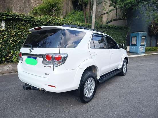 TOYOTA-HILUX SW4-2015