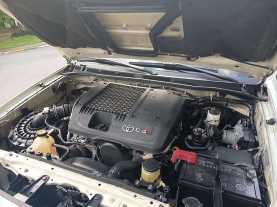 TOYOTA-HILUX SW4-3.0 SRV 4X4 7 LUGARES 16V TURBO INTERCOOLER DIESEL 4P AUTOMÁTICO TOYOTA-HILUX SW4-2015