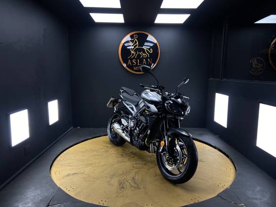 TRIUMPH STREET TRIPLE 765 RS 