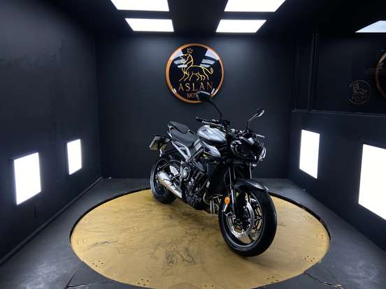 TRIUMPH-STREET TRIPLE 765 RS-2023