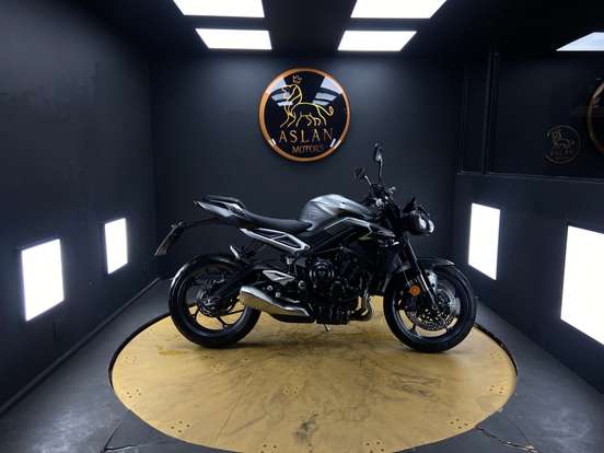 TRIUMPH-STREET TRIPLE 765 RS-2023