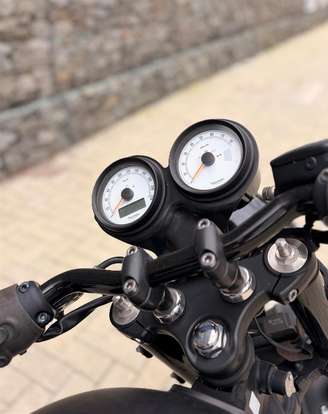 TRIUMPH-THRUXTON-2015