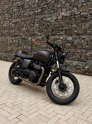 TRIUMPH-THRUXTON-2015