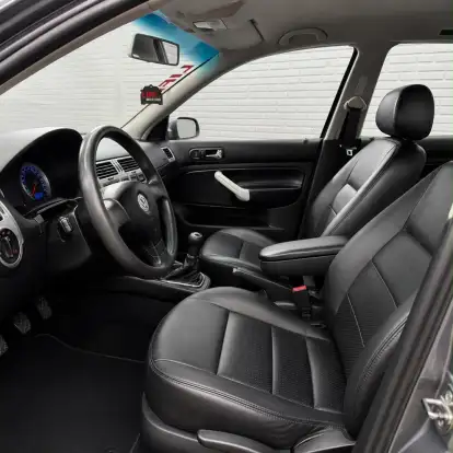 VOLKSWAGEN-BORA-2008