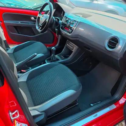 VOLKSWAGEN-CROSS UP-2018