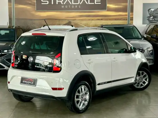 VOLKSWAGEN-CROSS UP-1.0 TSI 12V FLEX 4P MANUAL VOLKSWAGEN-CROSS UP-2015