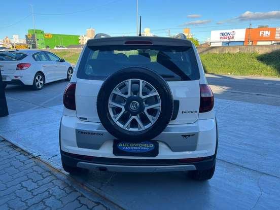 VOLKSWAGEN-CROSSFOX-2012